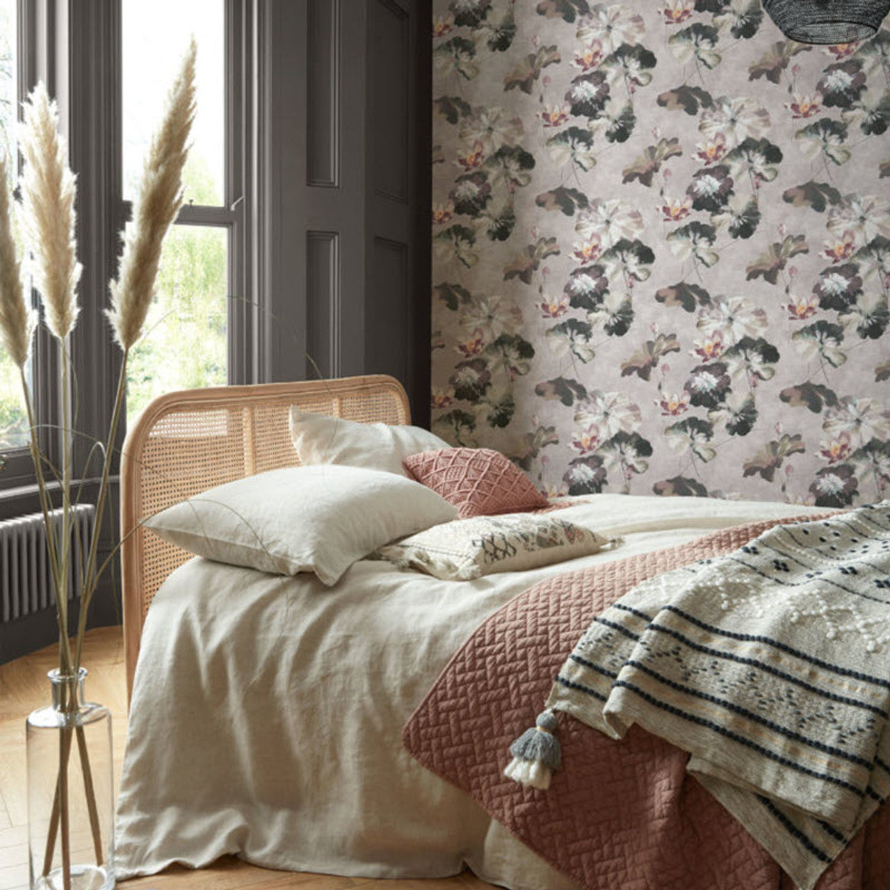 2008-143-06 - Water Lilies Wallpaper - Chamomile - 1838 wallcoverings