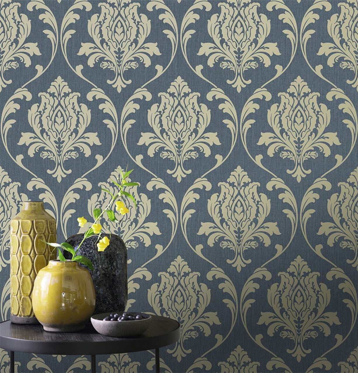 274997 - Highgrove Damask Wallpaper - Gold & Navy - Rasch