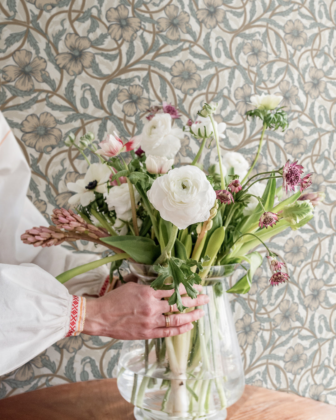 28025 - Poppy Wallpaper - Gray - Midbec