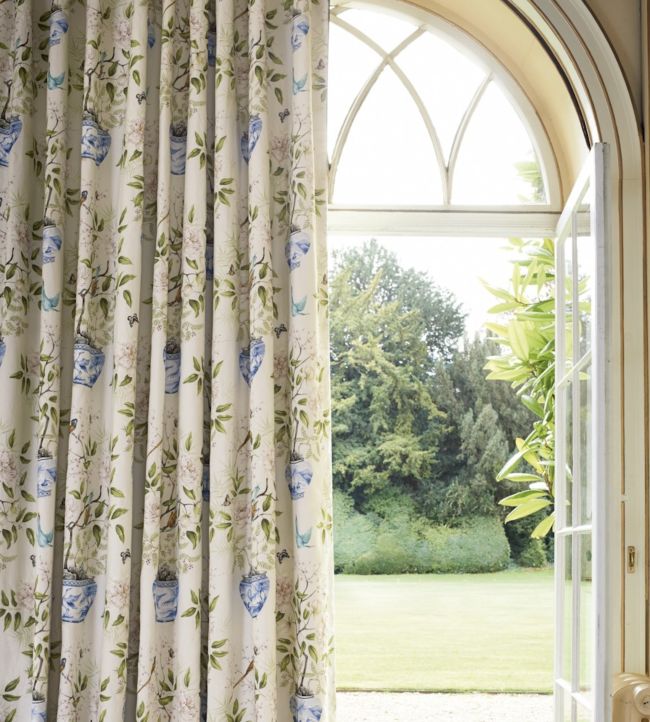 Romeys Garden Fabric - Gray - Zoffany