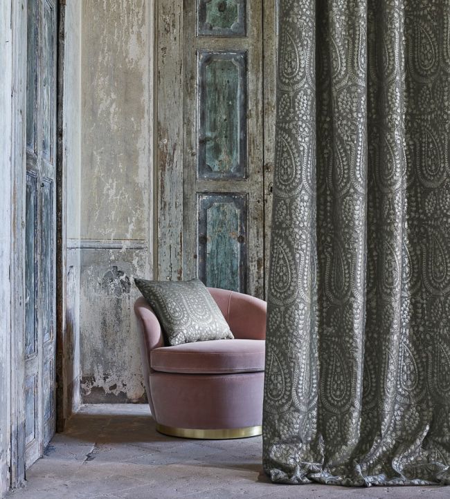Folies Fabric - Gray - Zoffany