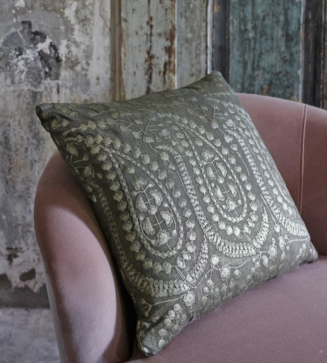 Folies Fabric - Gray - Zoffany