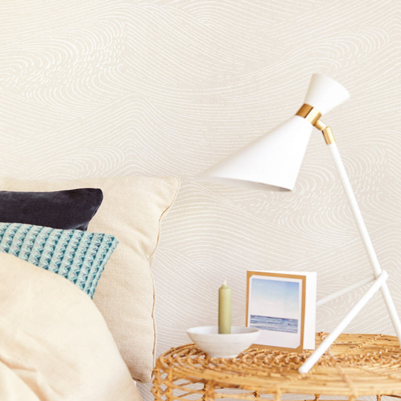 386530 - Enso Wave Wallpaper - White / Stone - Eijffinger