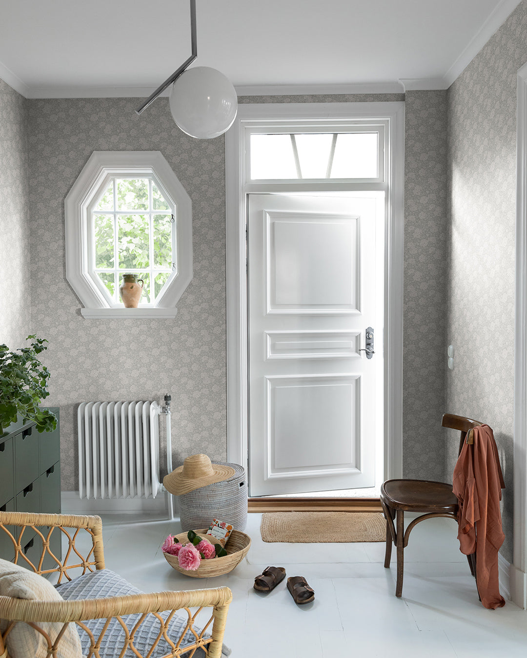 43105 - Rosengang Wallpaper - Neutral Gray - Midbec