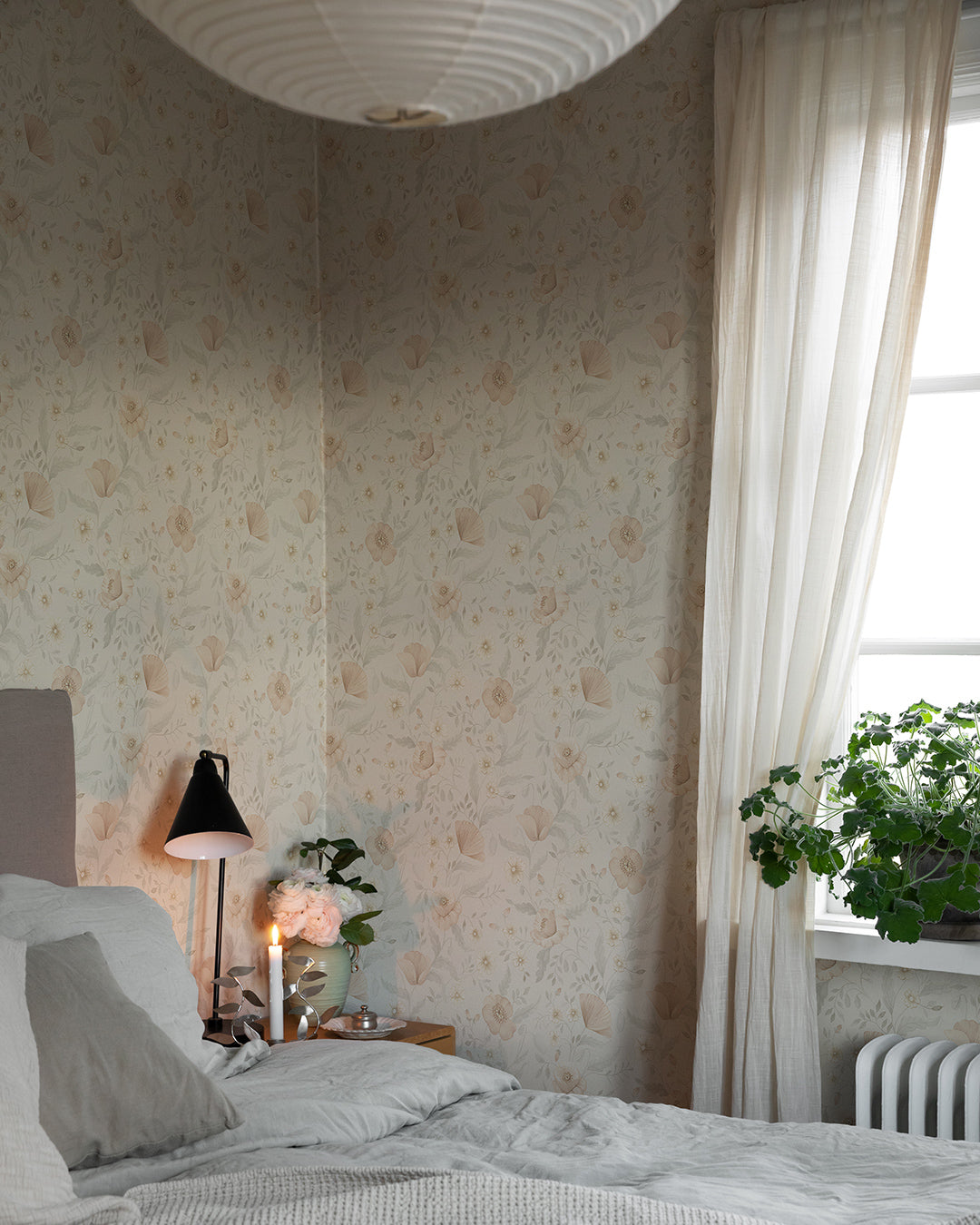 43116 - Tradgardsblommor Wallpaper - Light Gray - Midbec