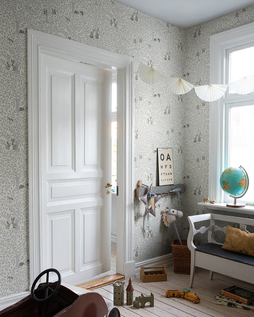 44112 - Per Wallpaper - White - Midbec