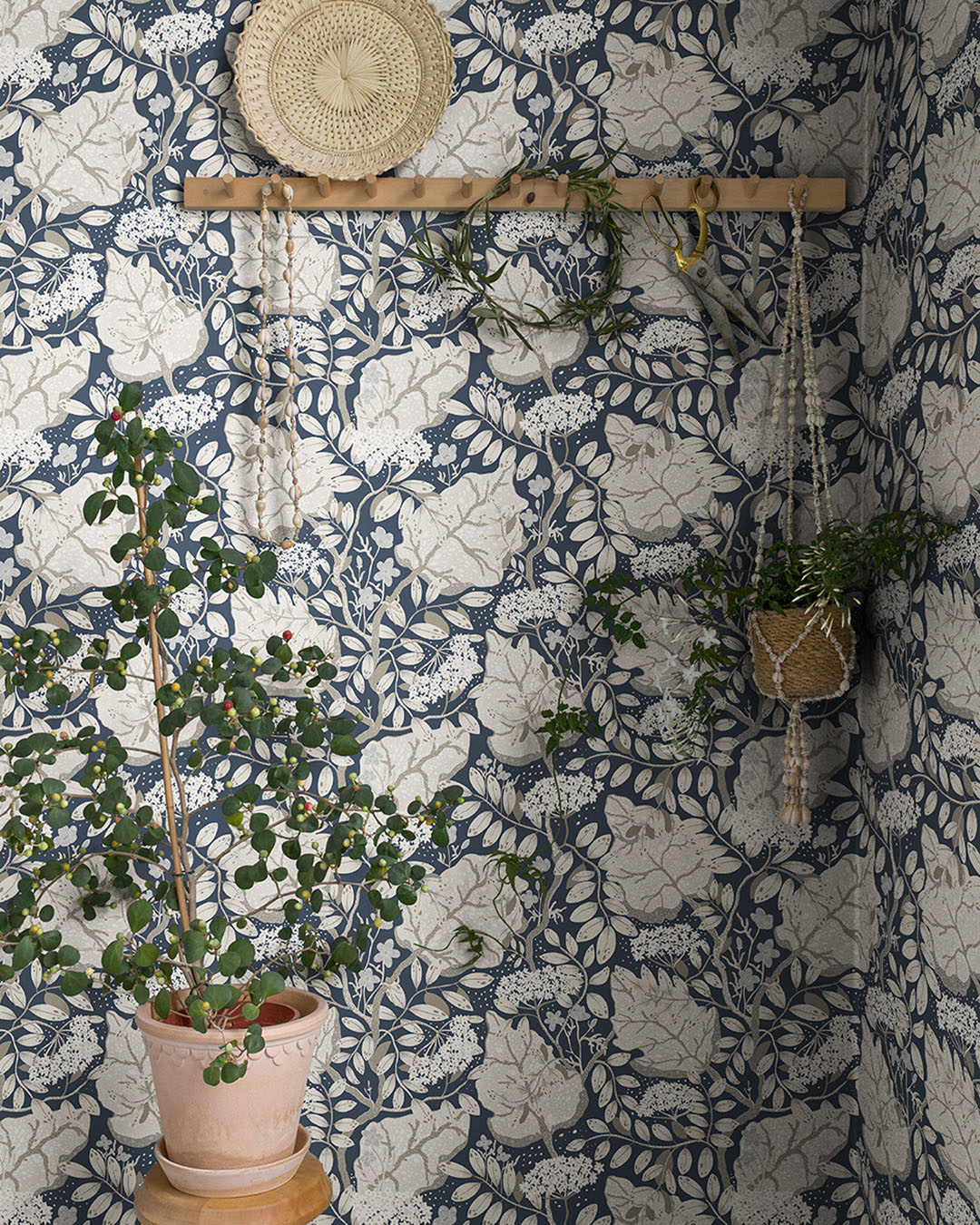 55027 - Ulla Britt Wallpaper - Midnight Blue - Midbec