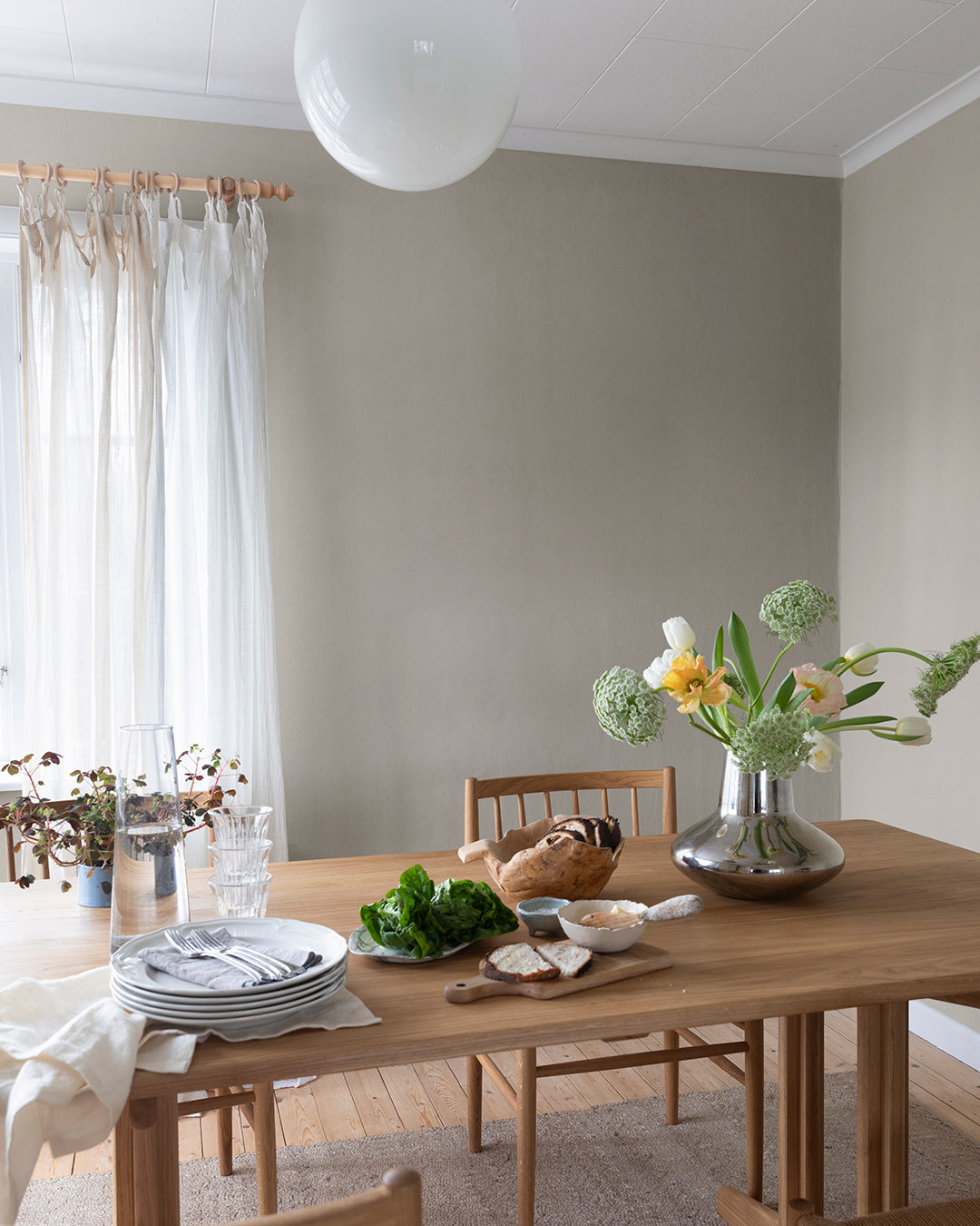 77021 - Mandel Wallpaper - Light Gray - Midbec