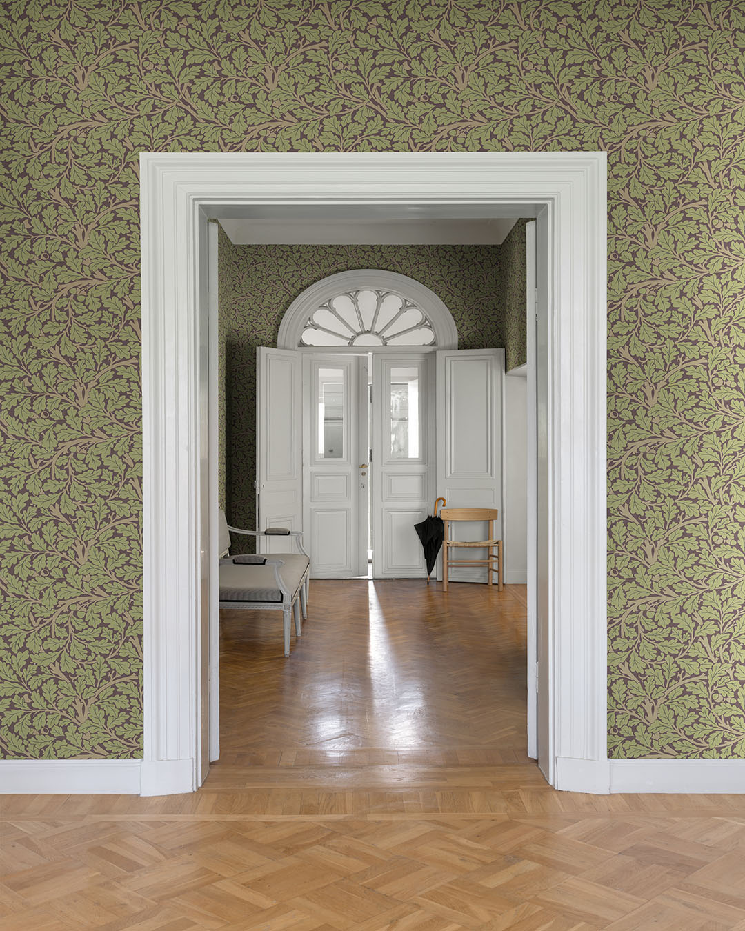 82029 - Oak Tree Wallpaper - Green / Purple - Midbec