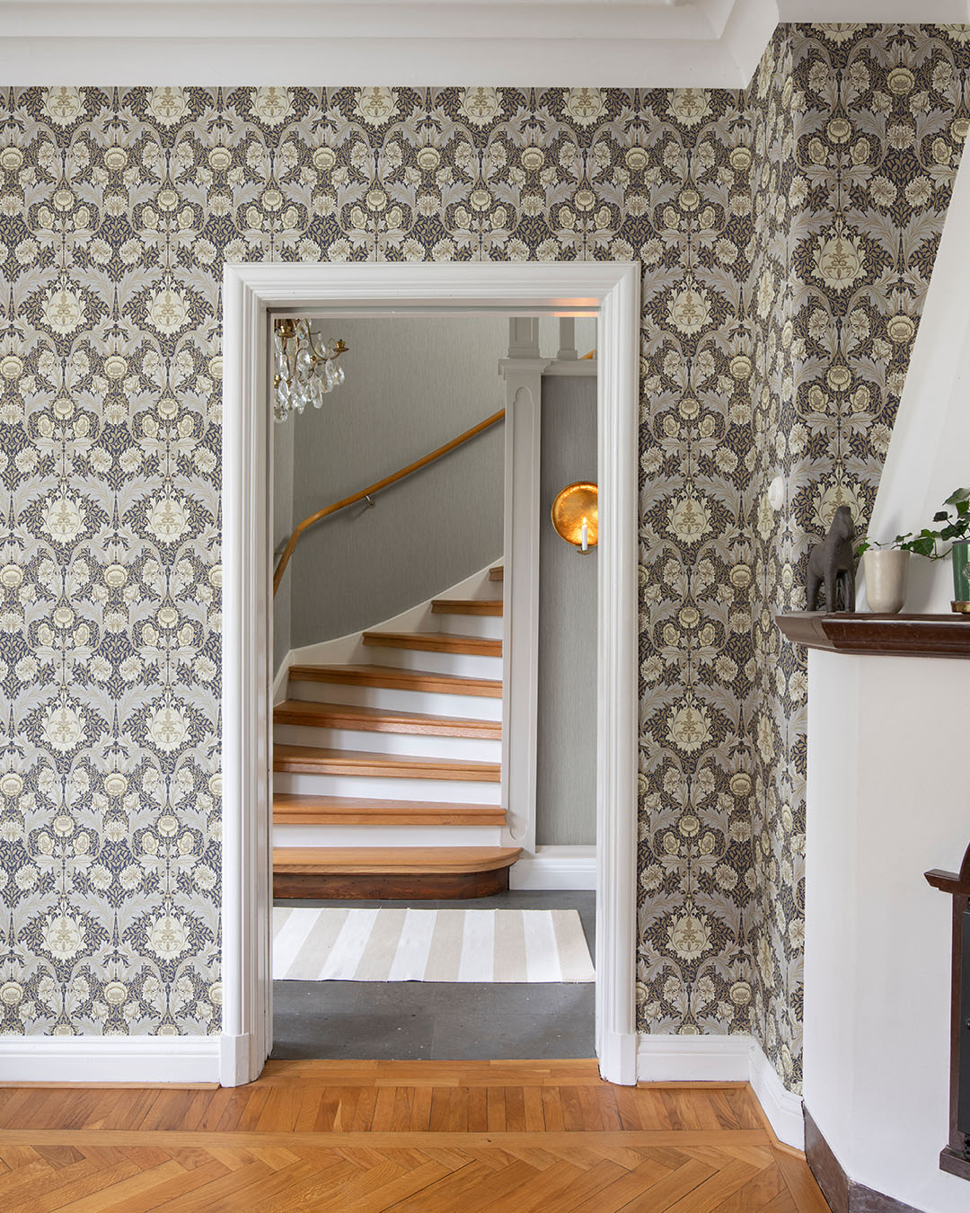 82061 - Myrtle Wallpaper - Blue / White - Midbec