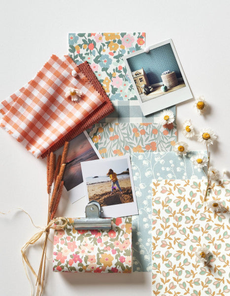 Darwin Tulip Room Wallpaper - Multicolor