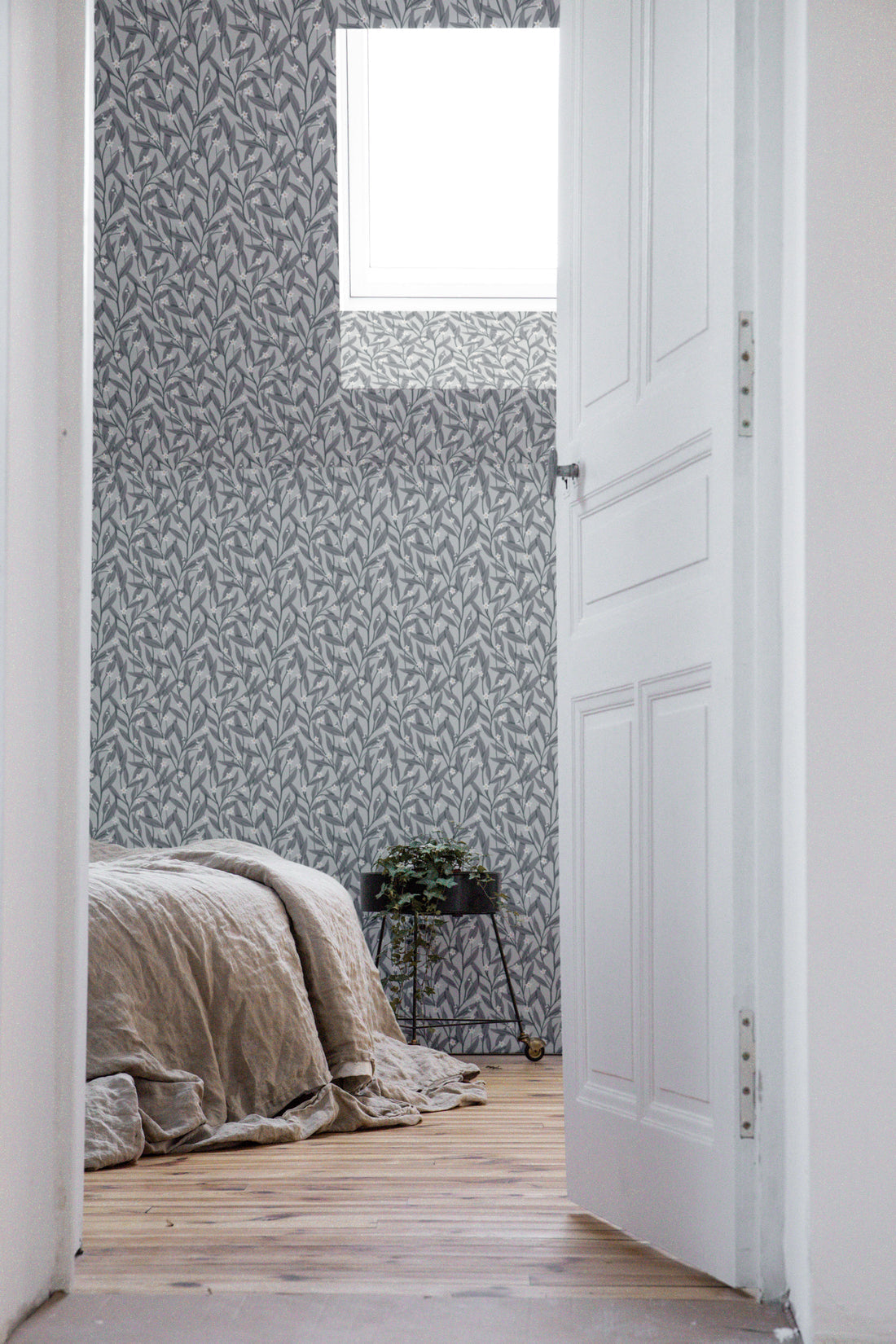 Anemone Wallpaper - Blue Grey - Summer Gray
