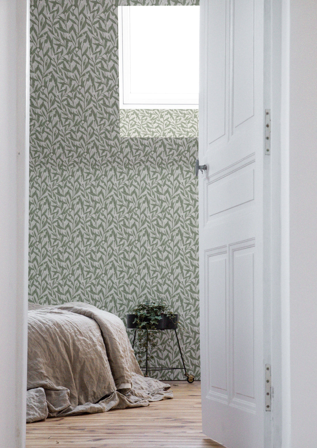 Anemone Wallpaper - Light Green - Summer Gray
