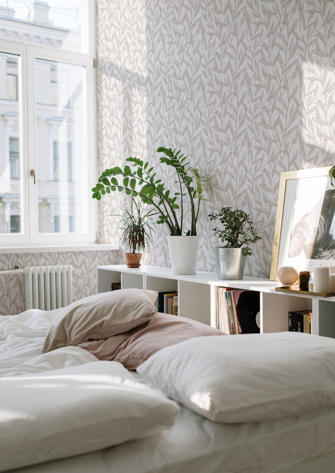 Anemone Wallpaper - White - Summer Gray
