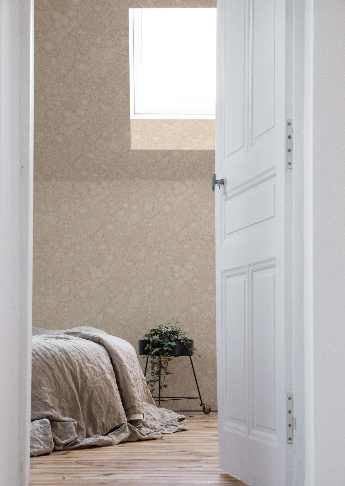 August Wallpaper - Pink - Summer Gray
