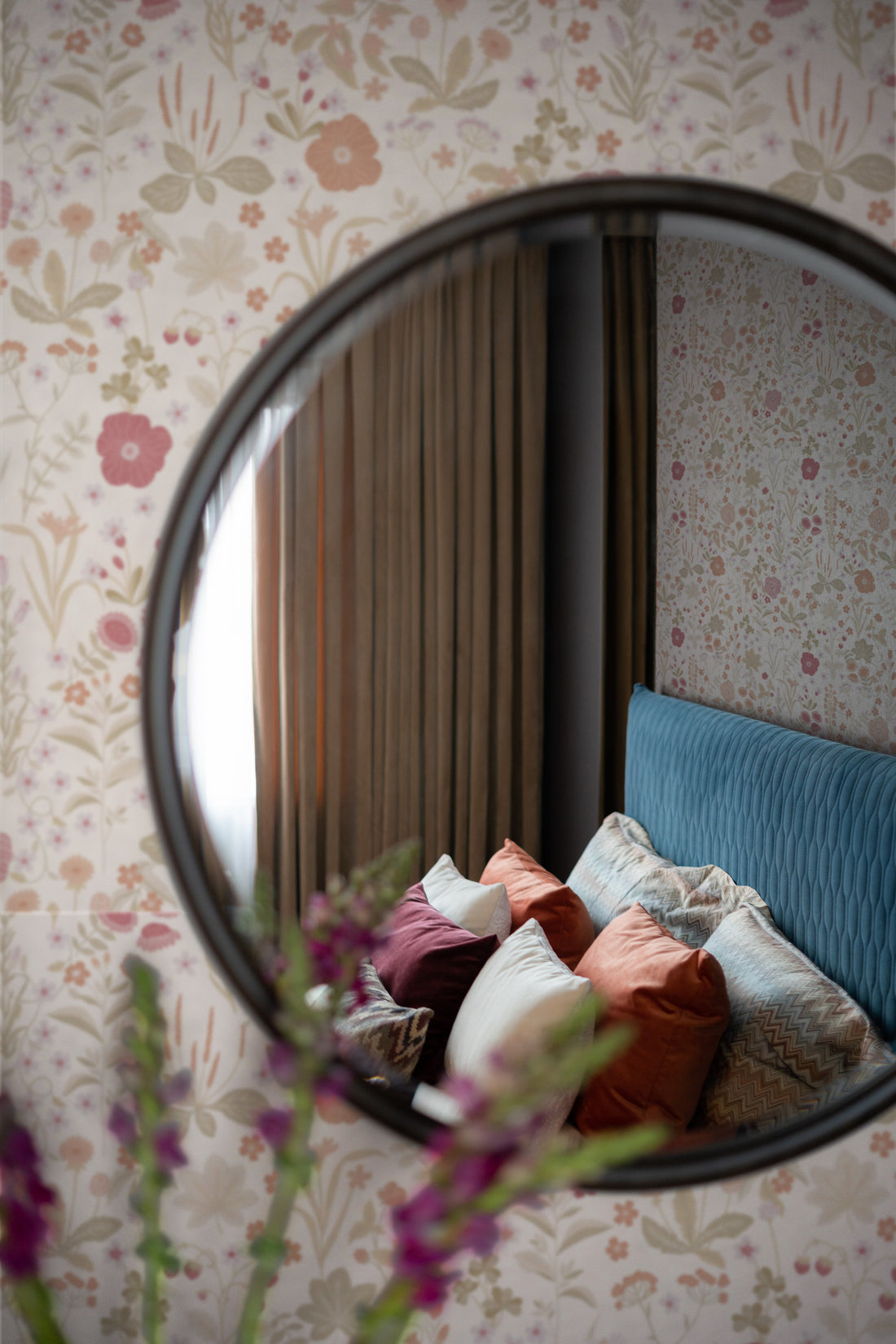 Blomstre Wallpaper - Soft Pink - Summer Gray