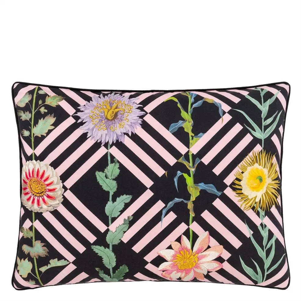 Flower's Game Bourgeon Cushion