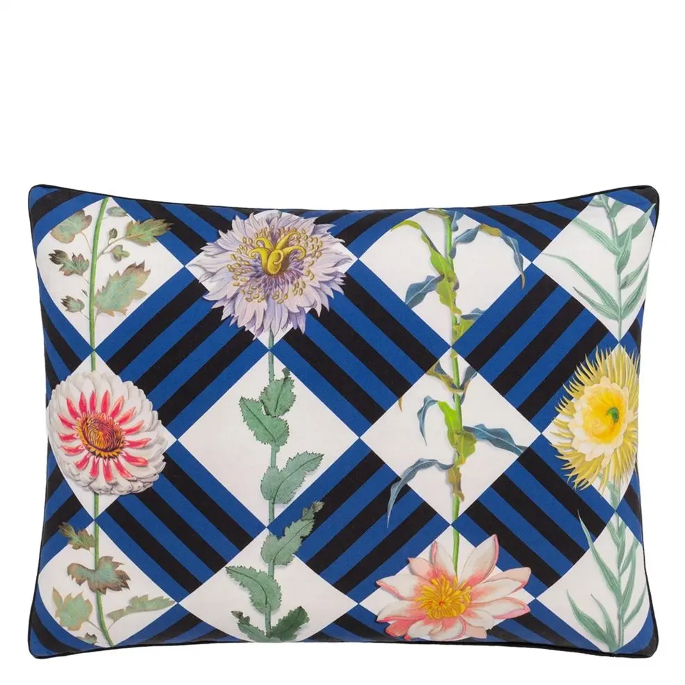 Flower's Game Bourgeon Cushion