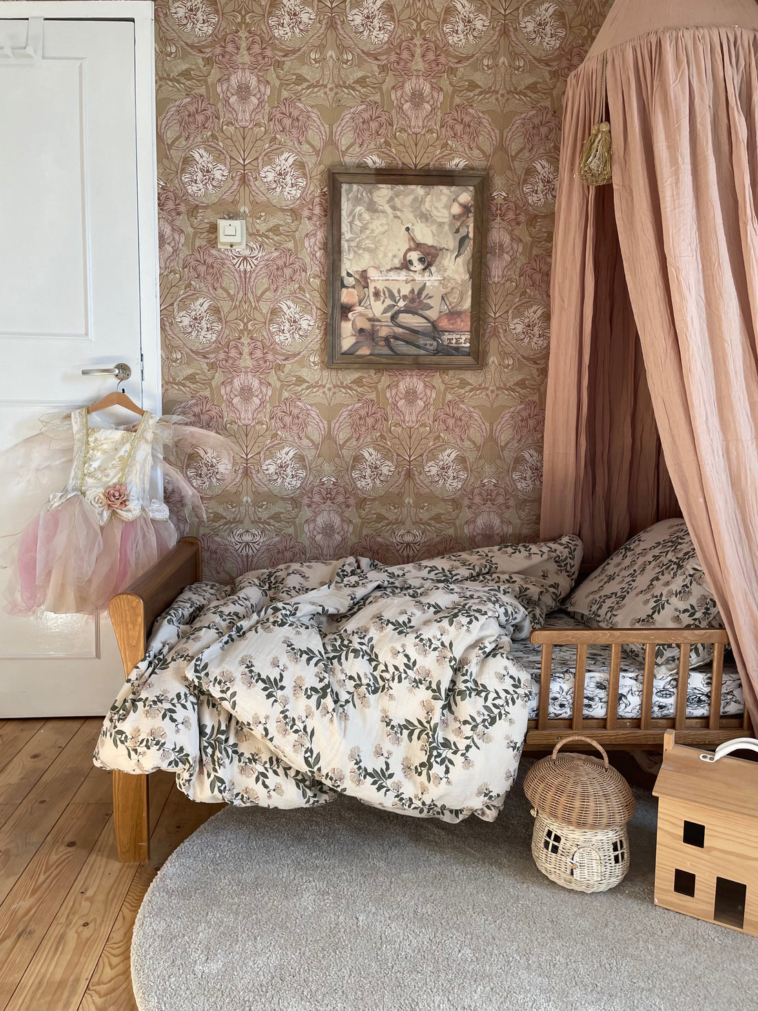 Cecilia Wallpaper - Blush - Summer Gray
