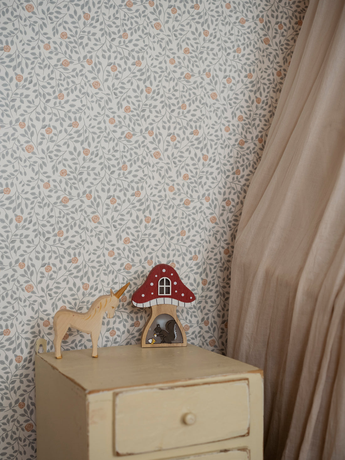 Climbing Rose Wallpaper - Blue - Summer Gray
