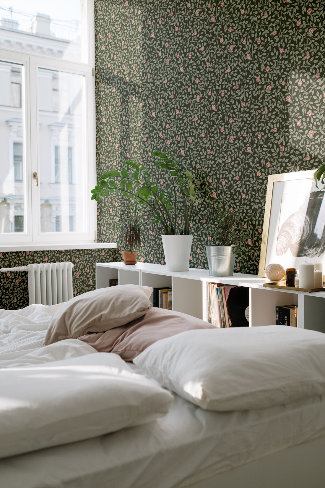 Climbing Rose Wallpaper - Green - Summer Gray
