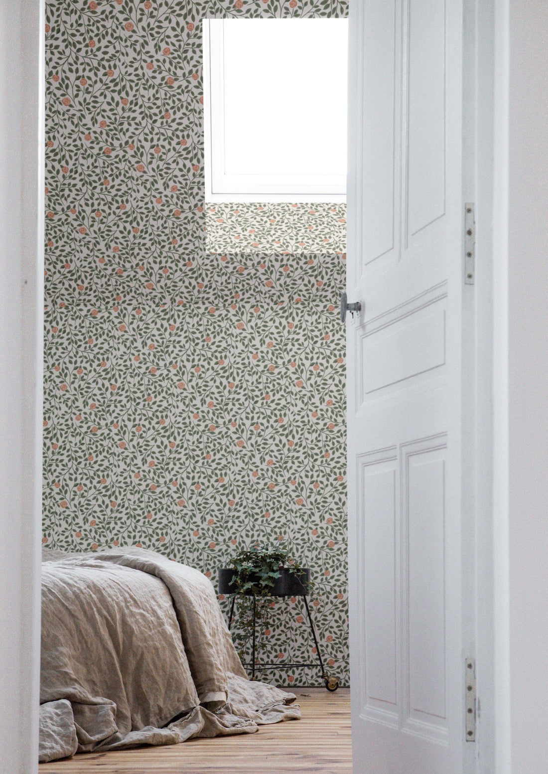 Climbing Rose Wallpaper - Light Green - Summer Gray
