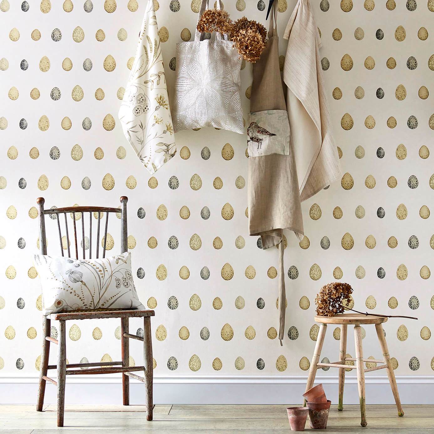 Nest Egg Wallpaper - Eggshell/Ivory - DEBB216502