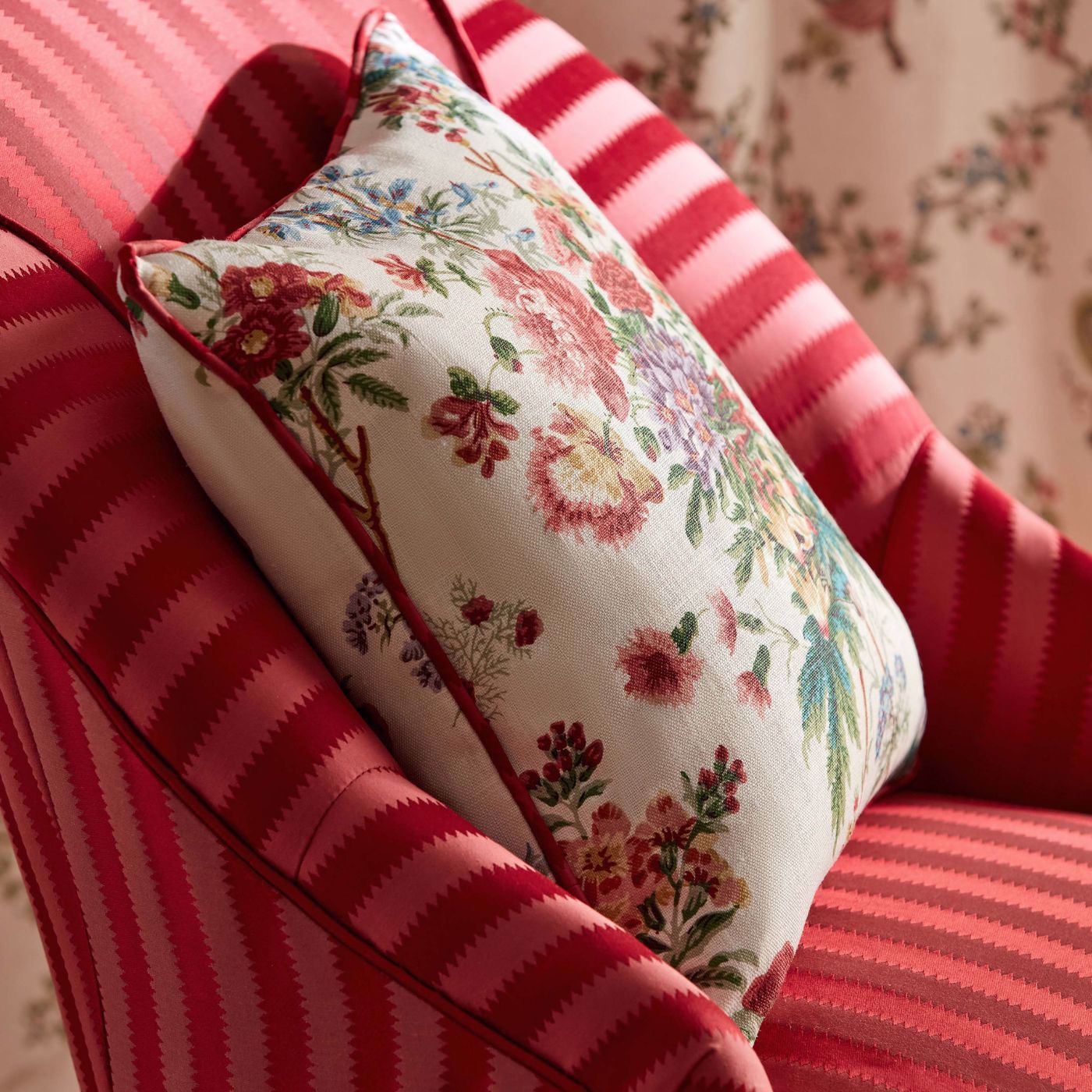 Lakeland Paradis Carmine Fabric - Pink - Sanderson