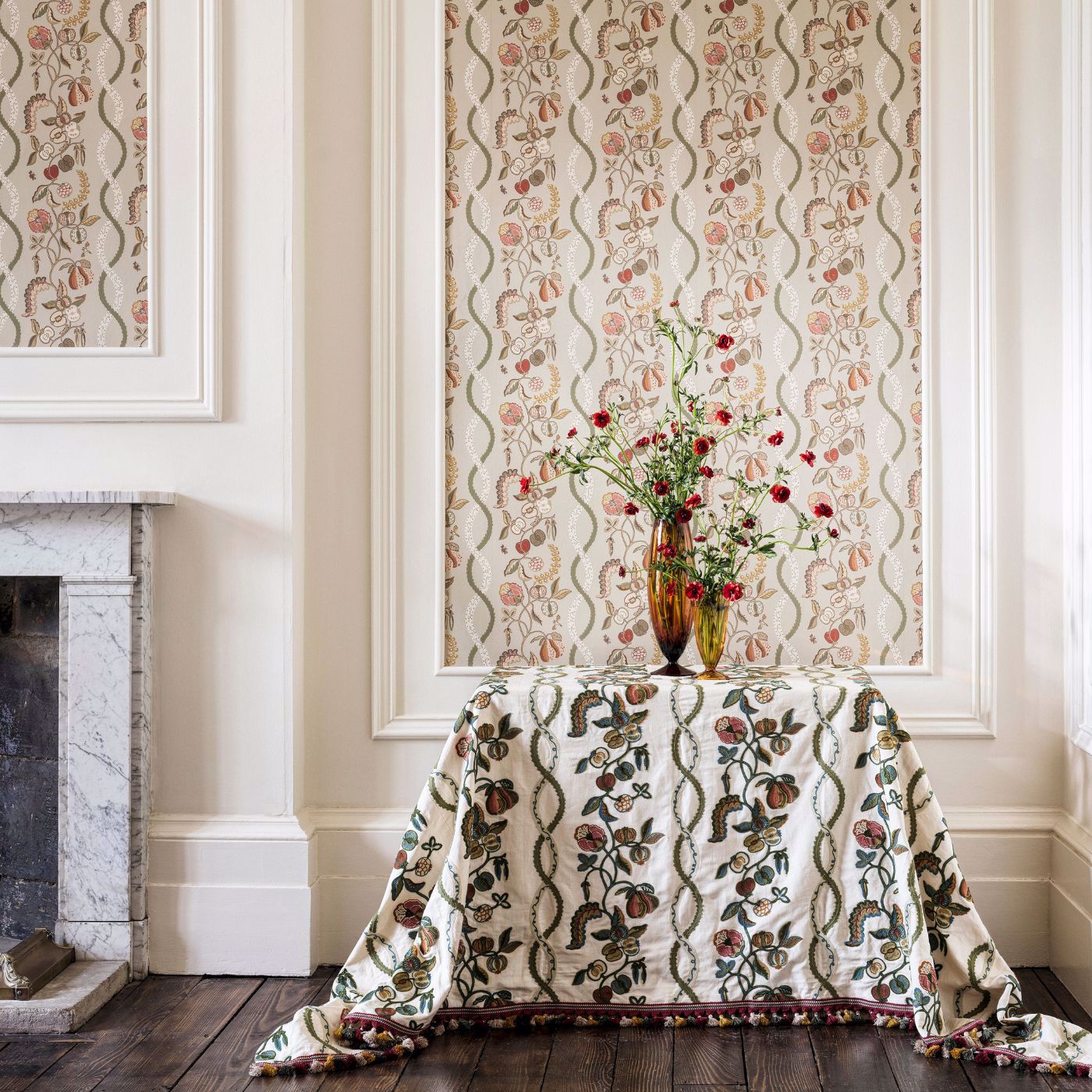 Kitchen Garden Wallpaper - Gloucestershire Pear - DHIP217500