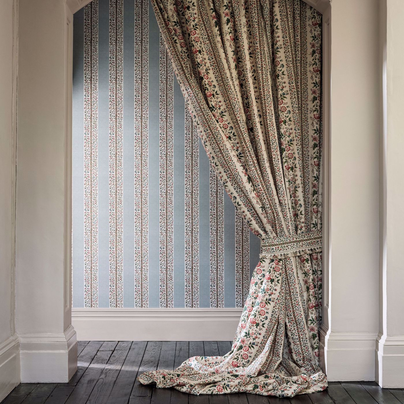 Pergola Stripe Wallpaper - High Tea - DHIP217506