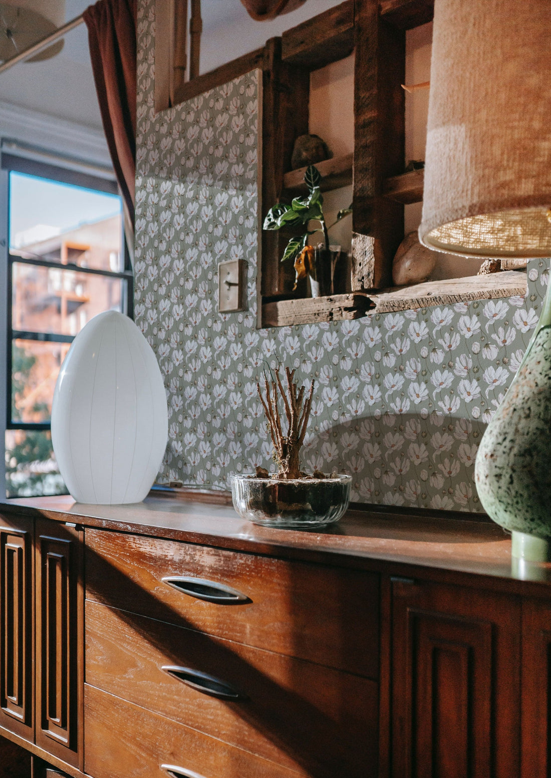 Daisies Wallpaper - Green - Summer Gray
