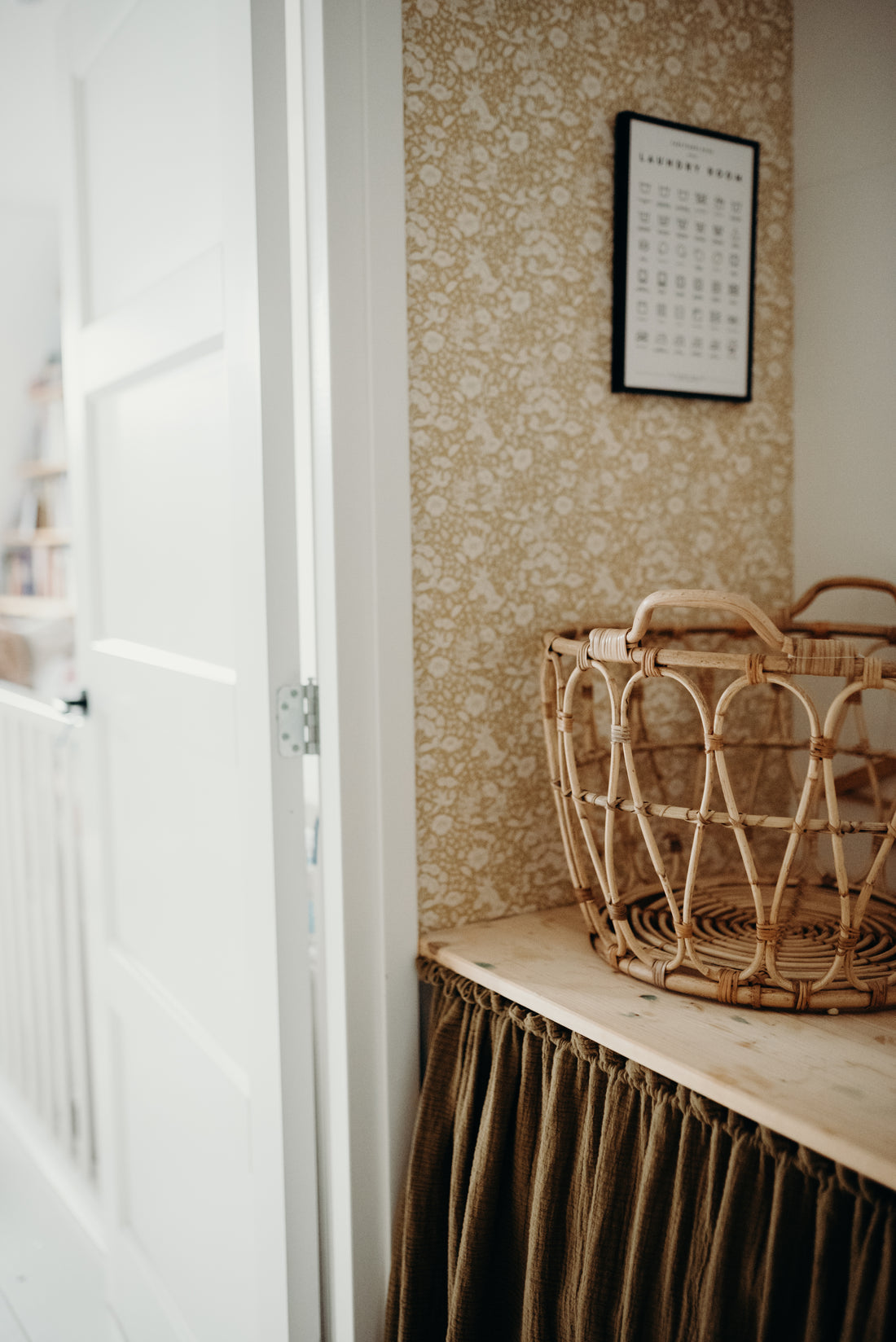 Doris Wallpaper - Mustard - Summer Gray
