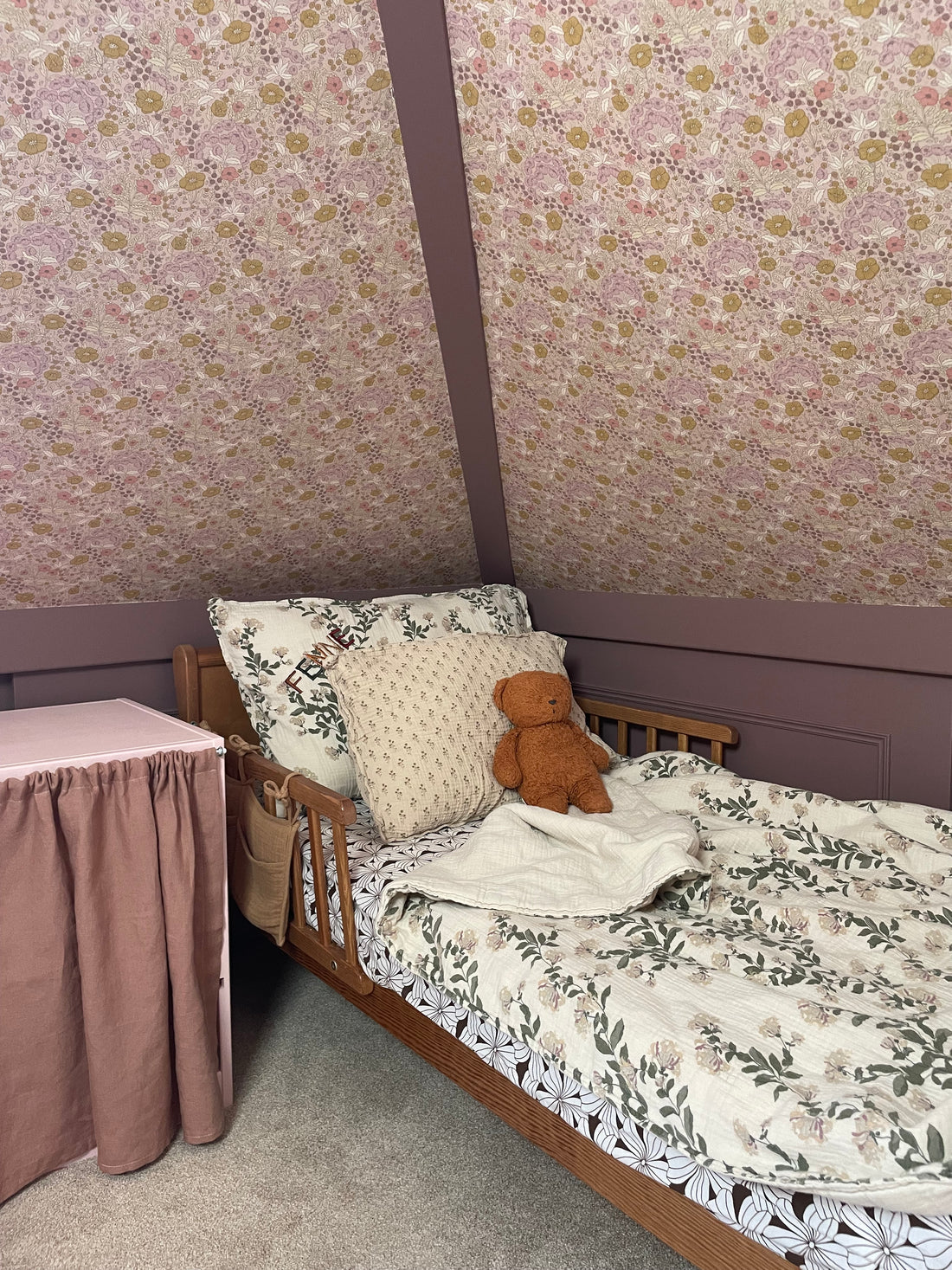 Doris Wallpaper - Pink - Summer Gray
