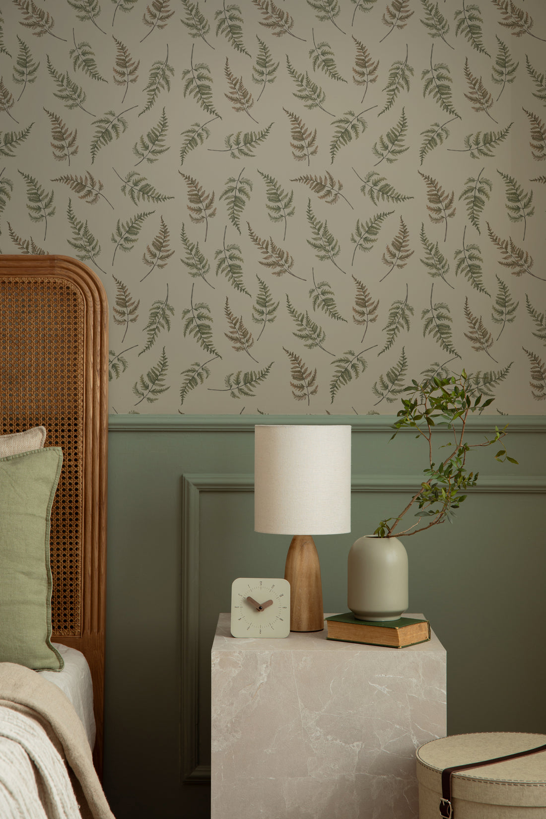 Falling Ferns Wallpaper - Soft Beige - Summer Gray
