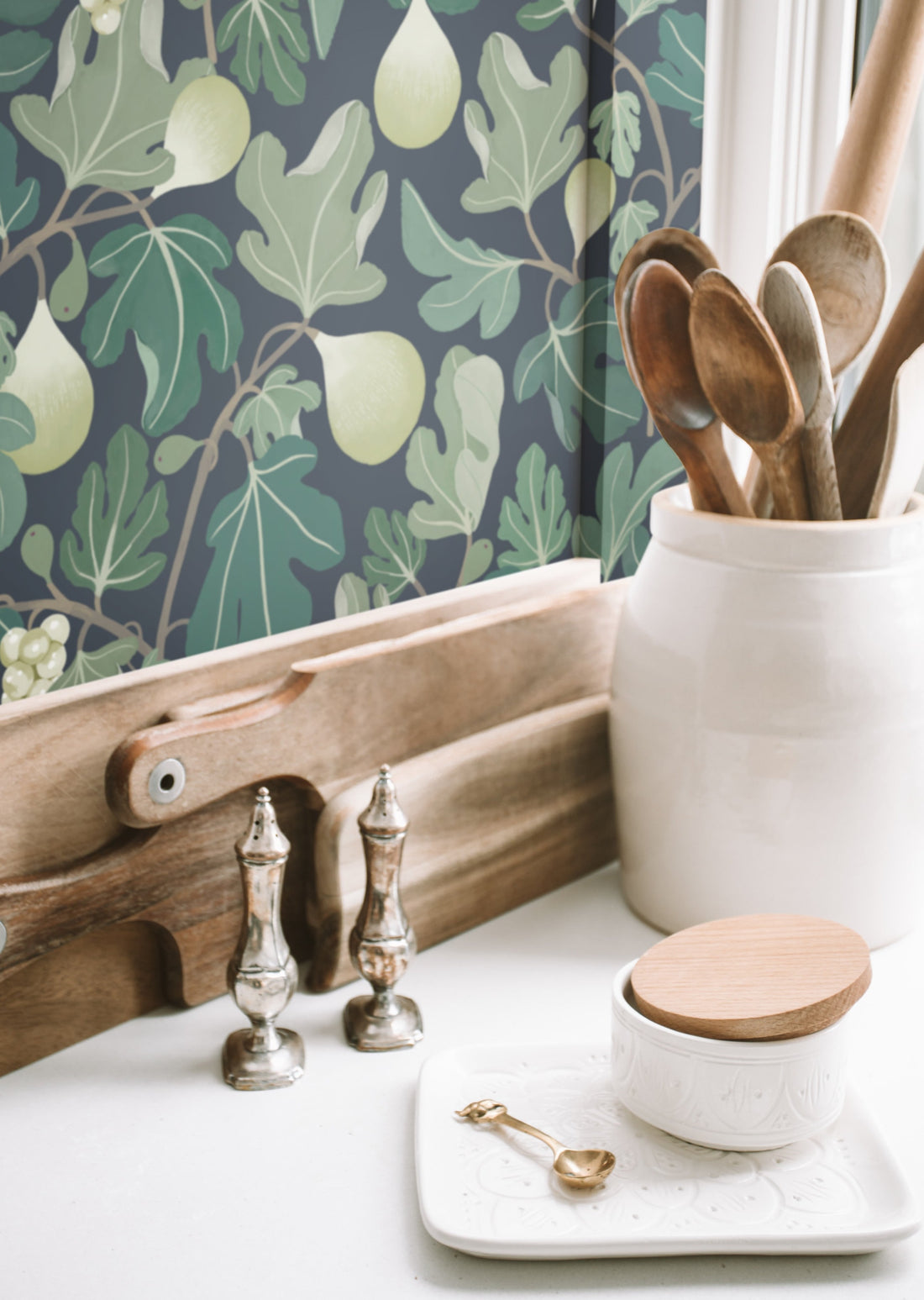 Figs Wallpaper - Green - Summer Gray
