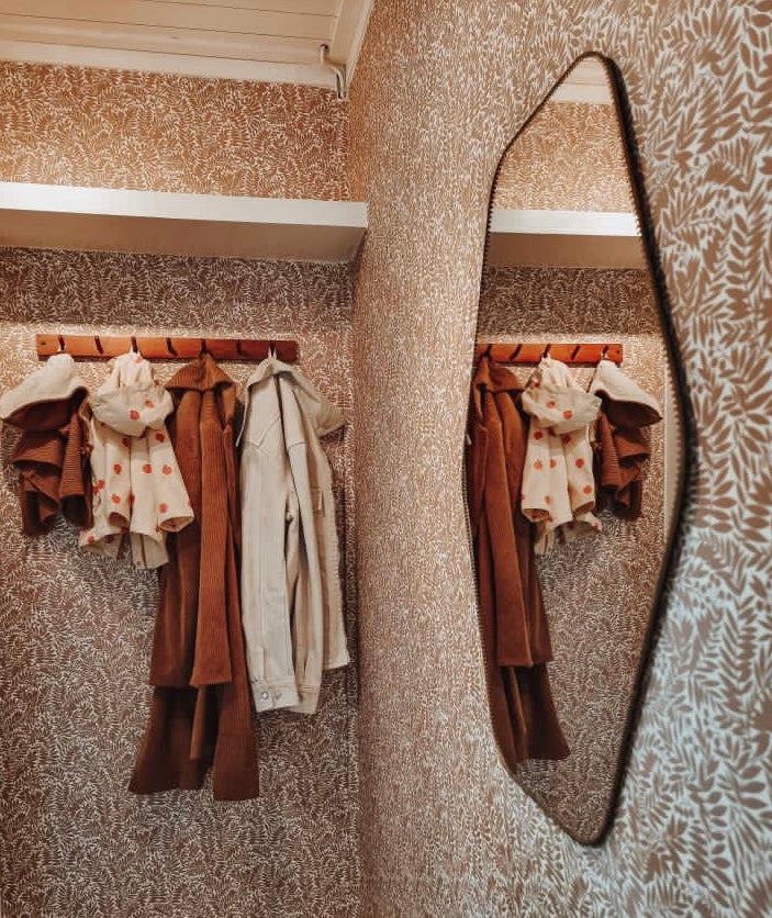 Florence Wallpaper - Brown - Summer Gray
