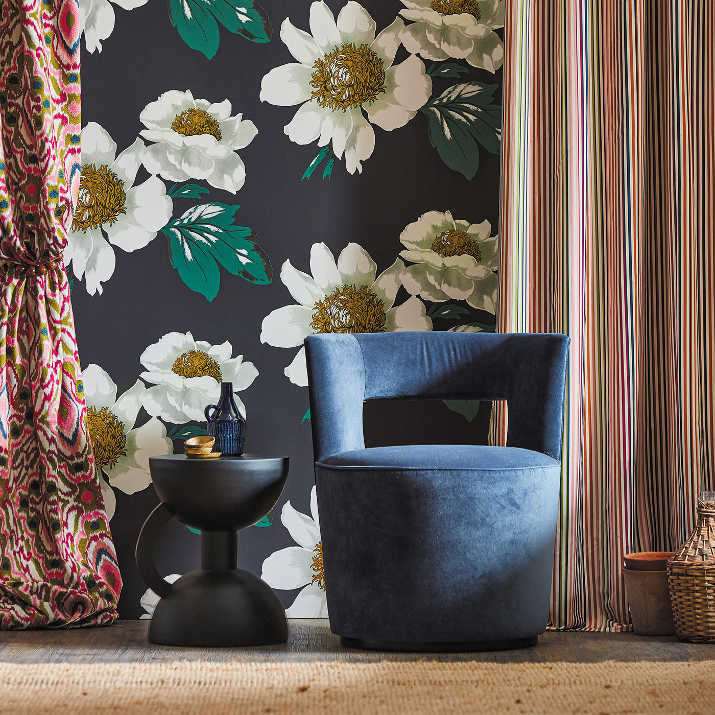 Paeonia Wallpaper - Black Earth/Fig Leaf/ Gold - HQN2112841
