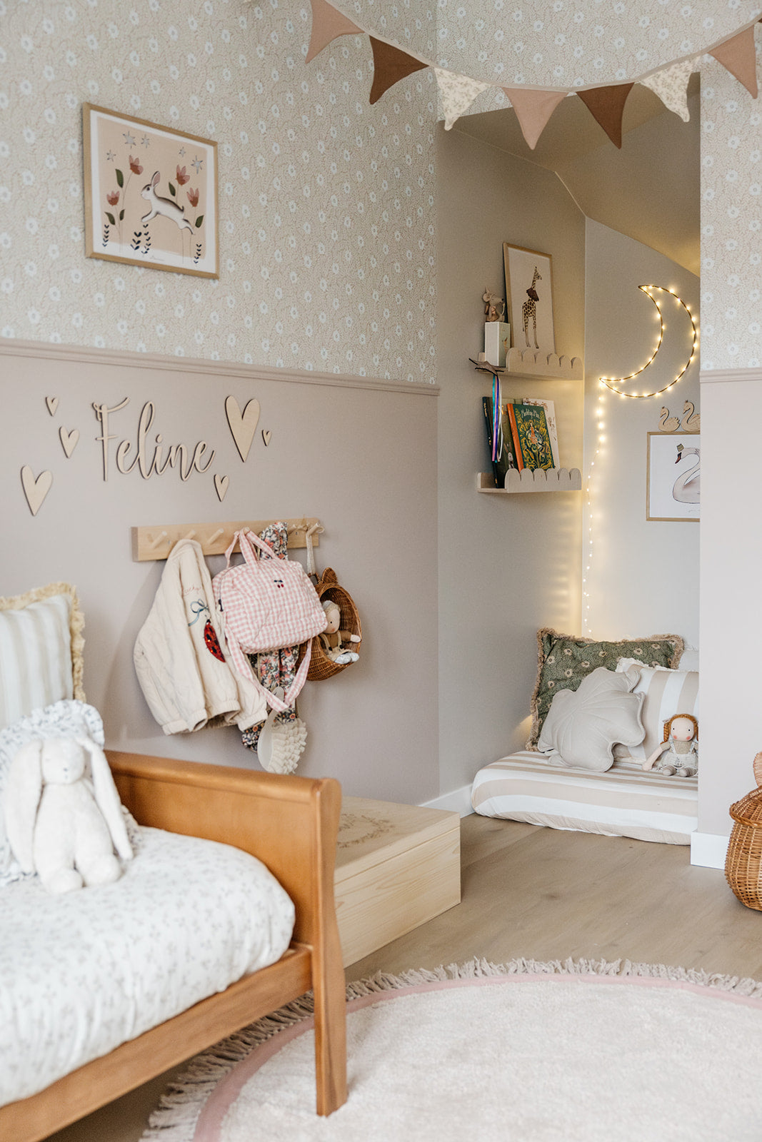 Kicki Wallpaper - Apricot - Summer Gray
