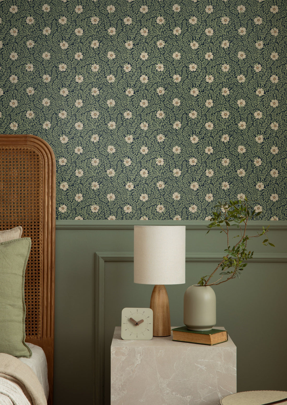 Kicki Wallpaper - Green & Cream - Summer Gray
