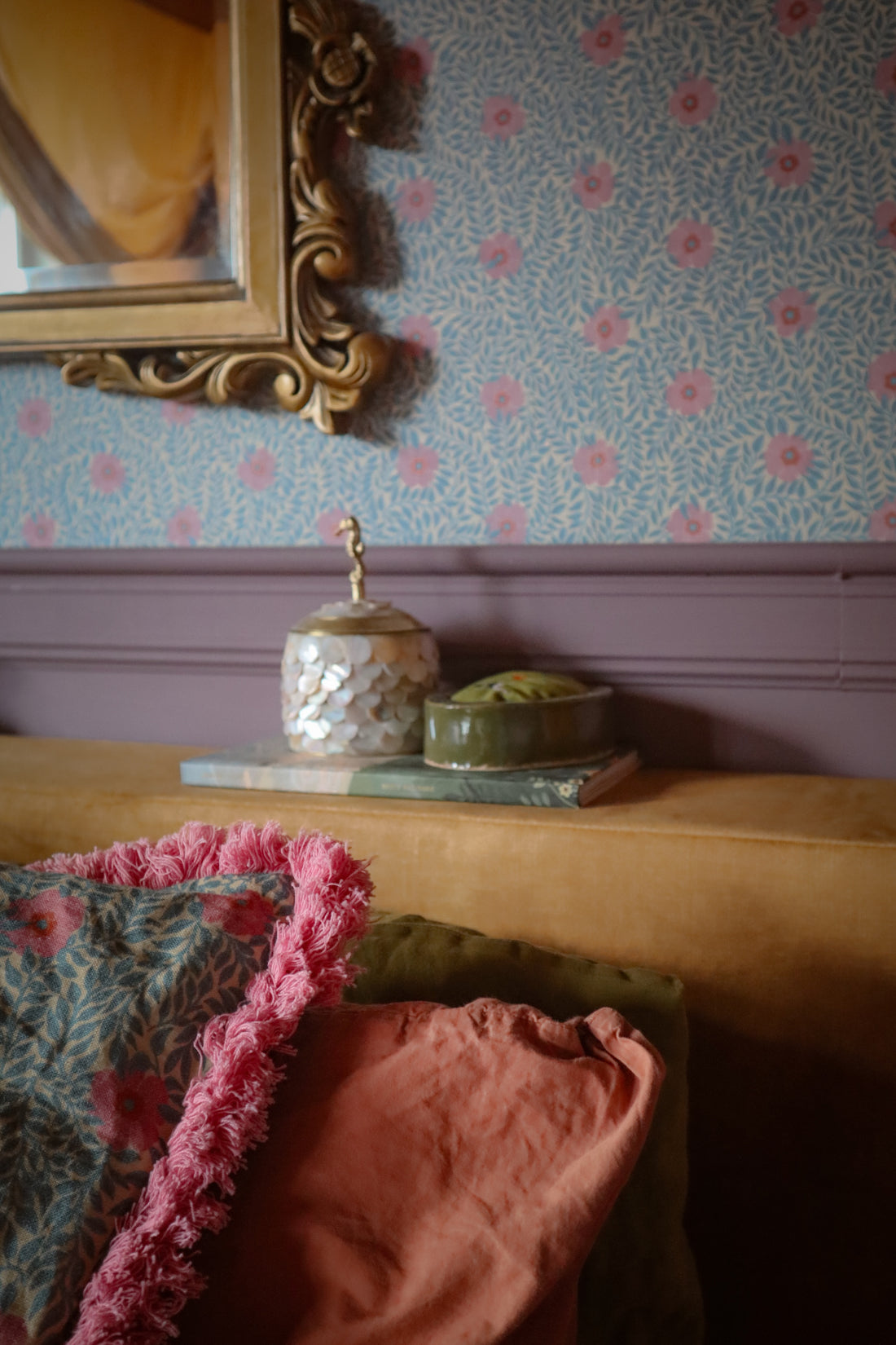 Kicki Wallpaper - Petal Pink - Summer Gray
