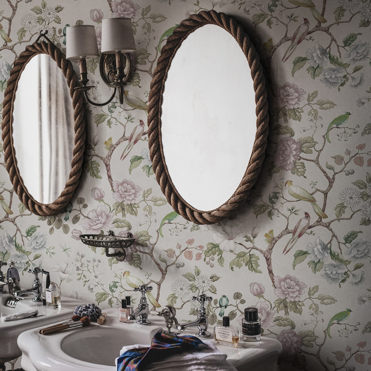 Petit Flora Wallpaper