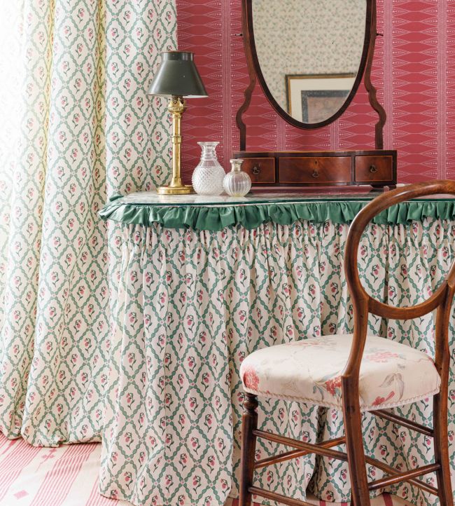 Strawberry Trellis Fabric - Vintage Cream - BGF060102 - Barneby Gates