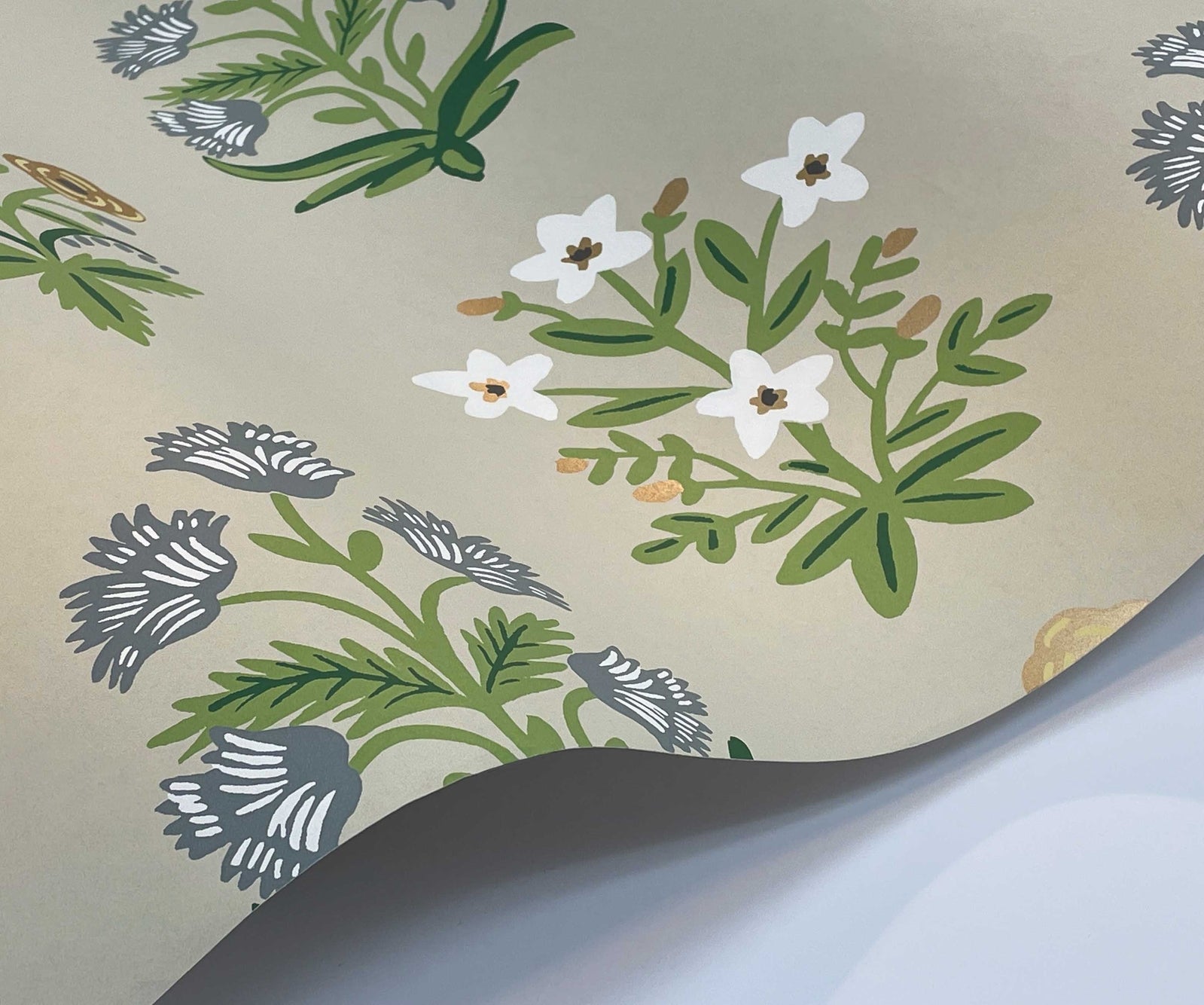 Mughal Rose Wallpaper - Green - Rifle