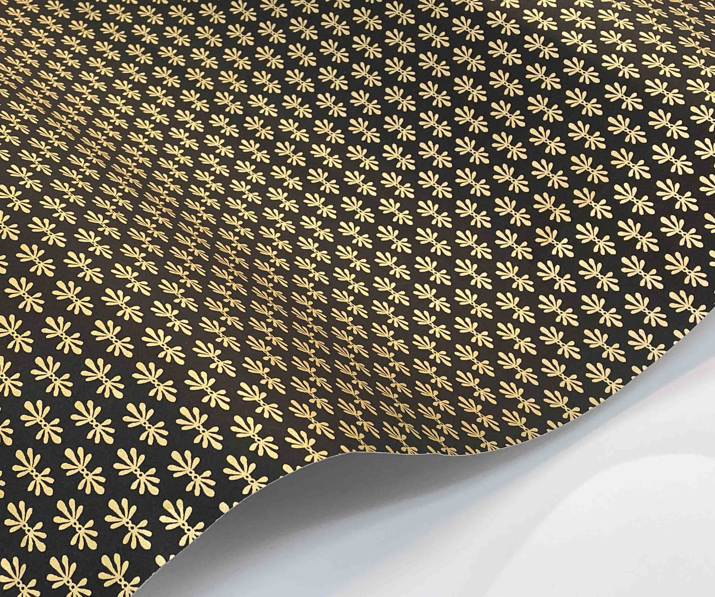 Petal Wallpaper - Brown - Rifle