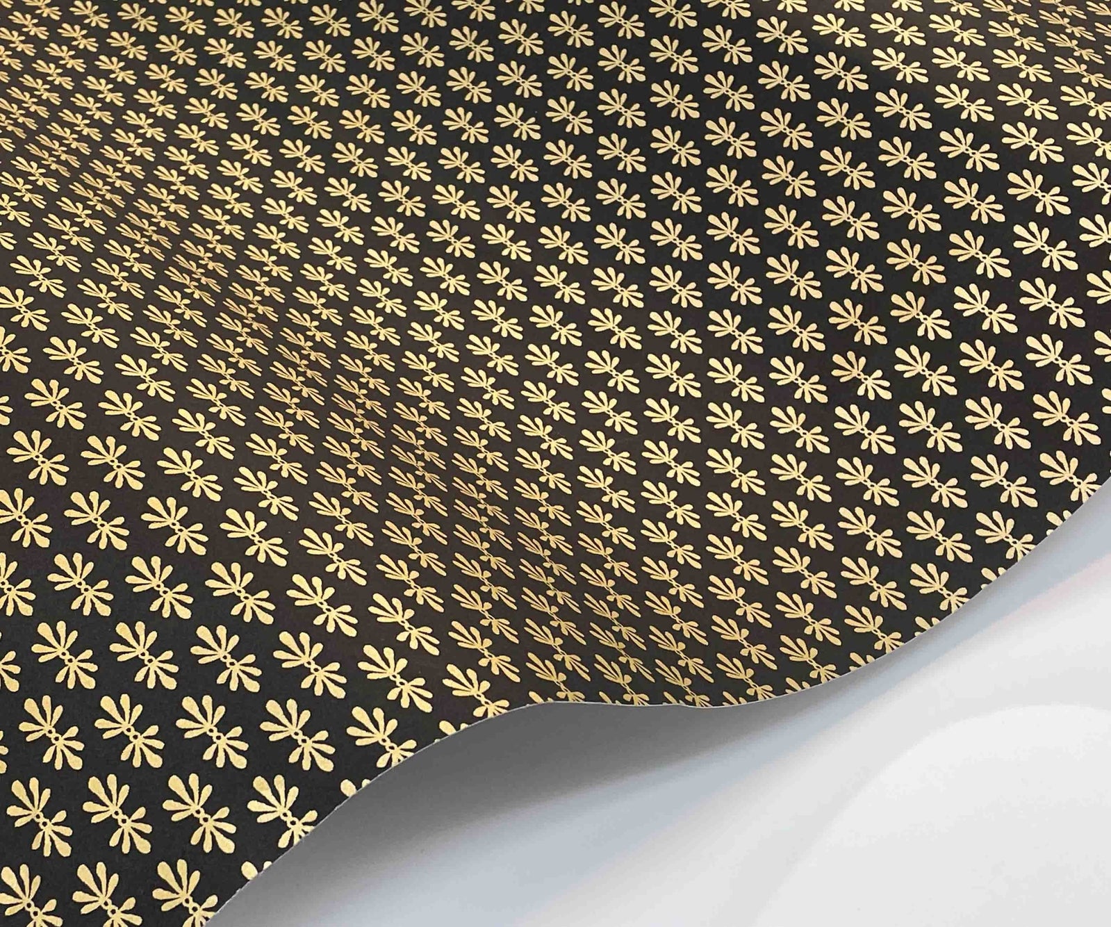 Petal Wallpaper - Brown - Rifle