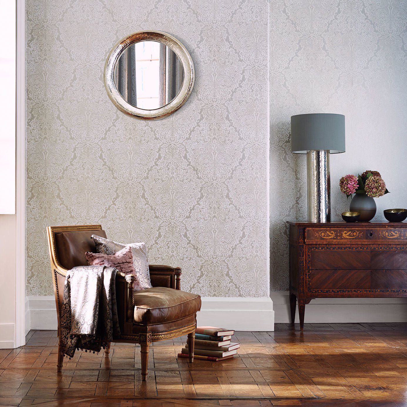 Aurelia Wallpaper - Pearl - Harlequin - HLEO110639