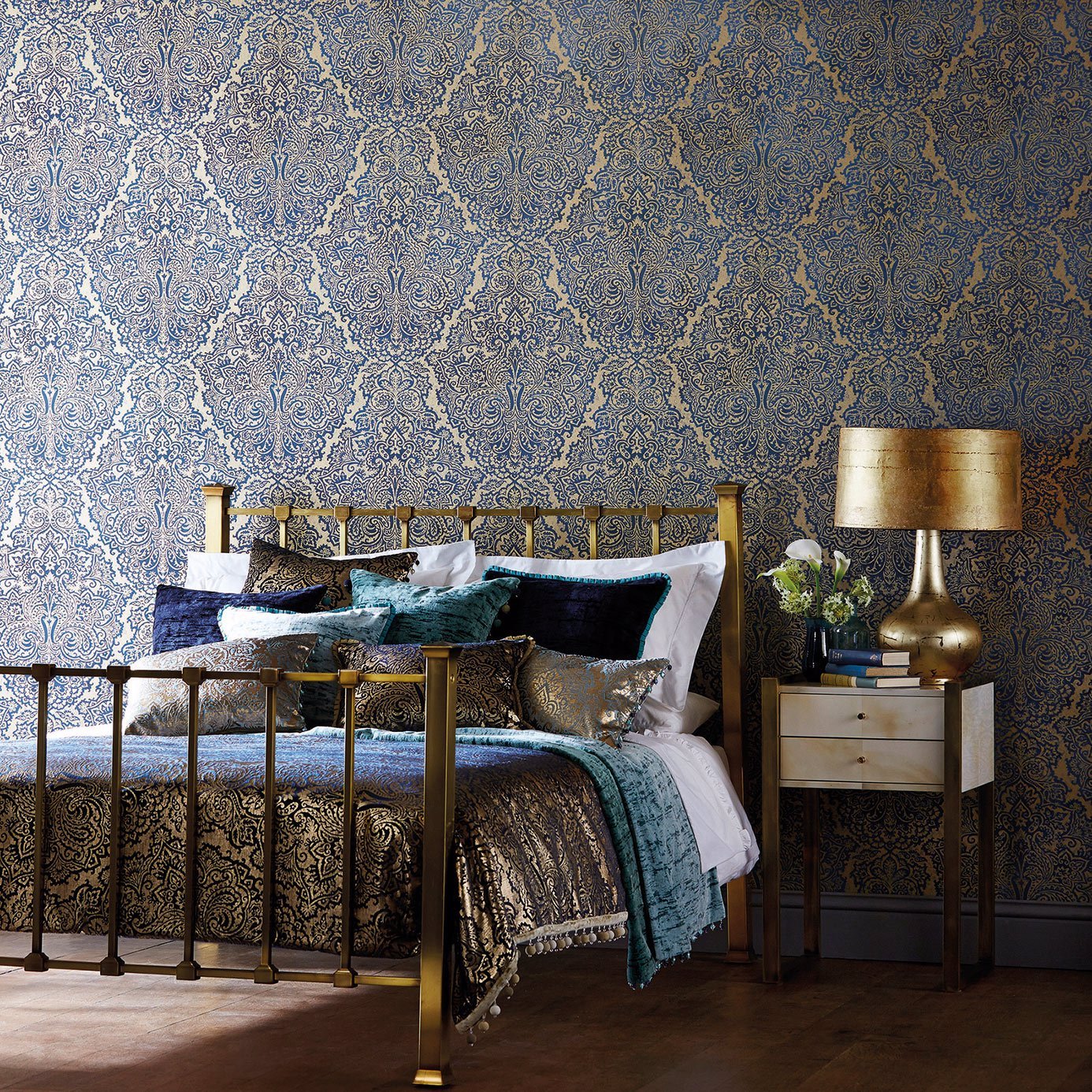 Aurelia Wallpaper - Sapphire - Harlequin - HLEO110642