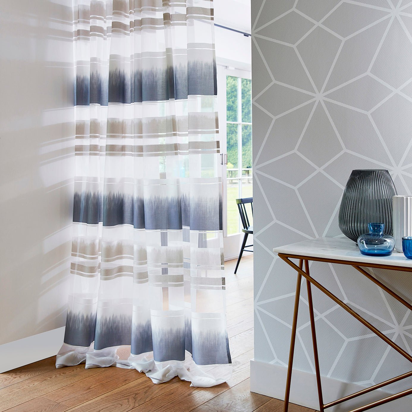 Axal Wallpaper - Chalk - Harlequin - HMWF111982