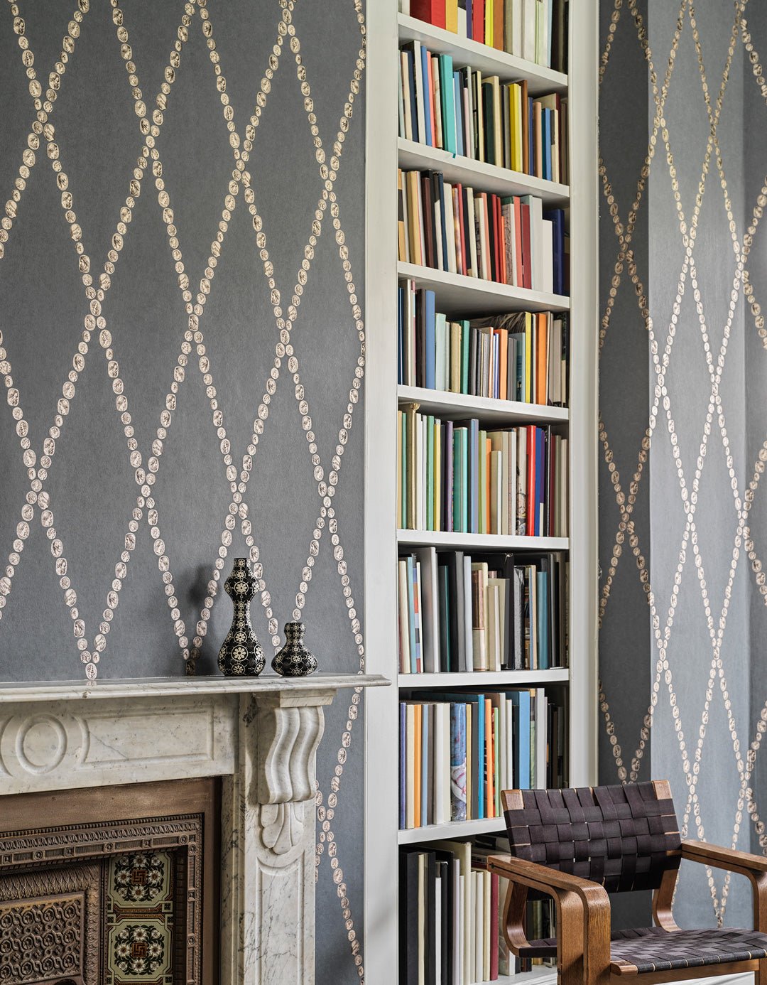 Cammei Wallpaper - Silver on Ink - 123/4017 - Cole & Son - Premier Wallcovering