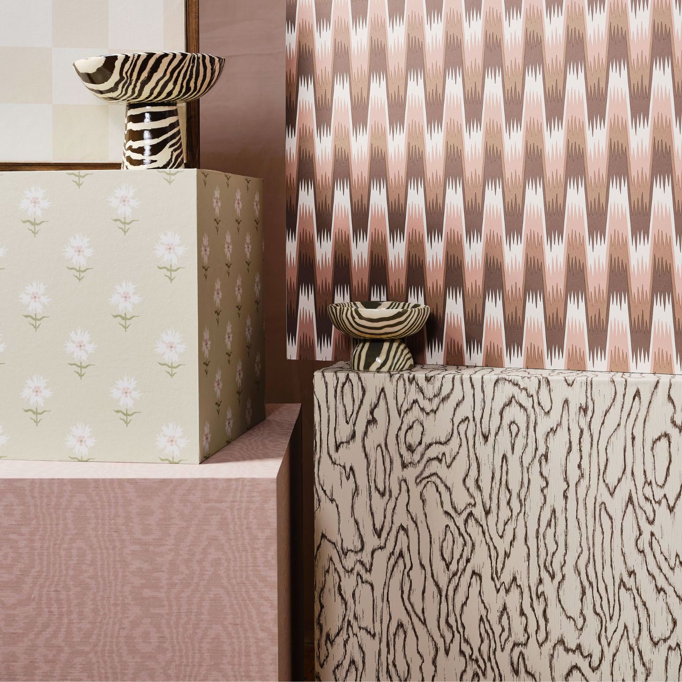 Edenfield Wallpaper - Chocolate - Harlequin - HHHW113172
